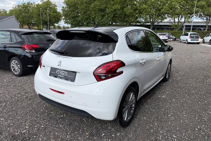 undefined Peugeot 208 fra 2017