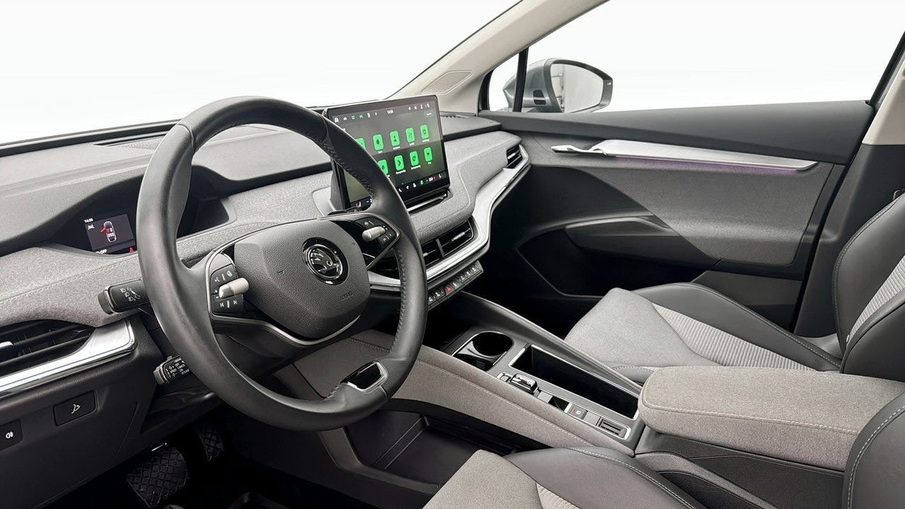 Grå Skoda Enyaq fra 2025