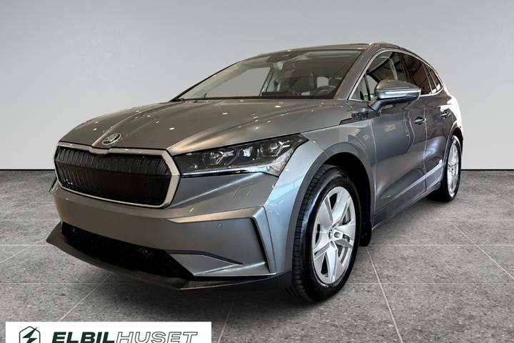 Grå Skoda Enyaq fra 2025 set udefra