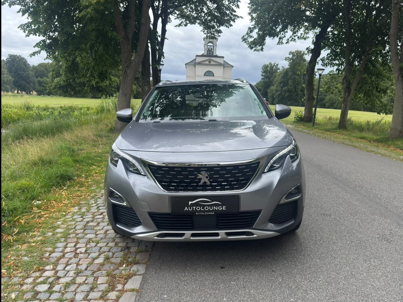 Grå Peugeot 5008 fra 2017