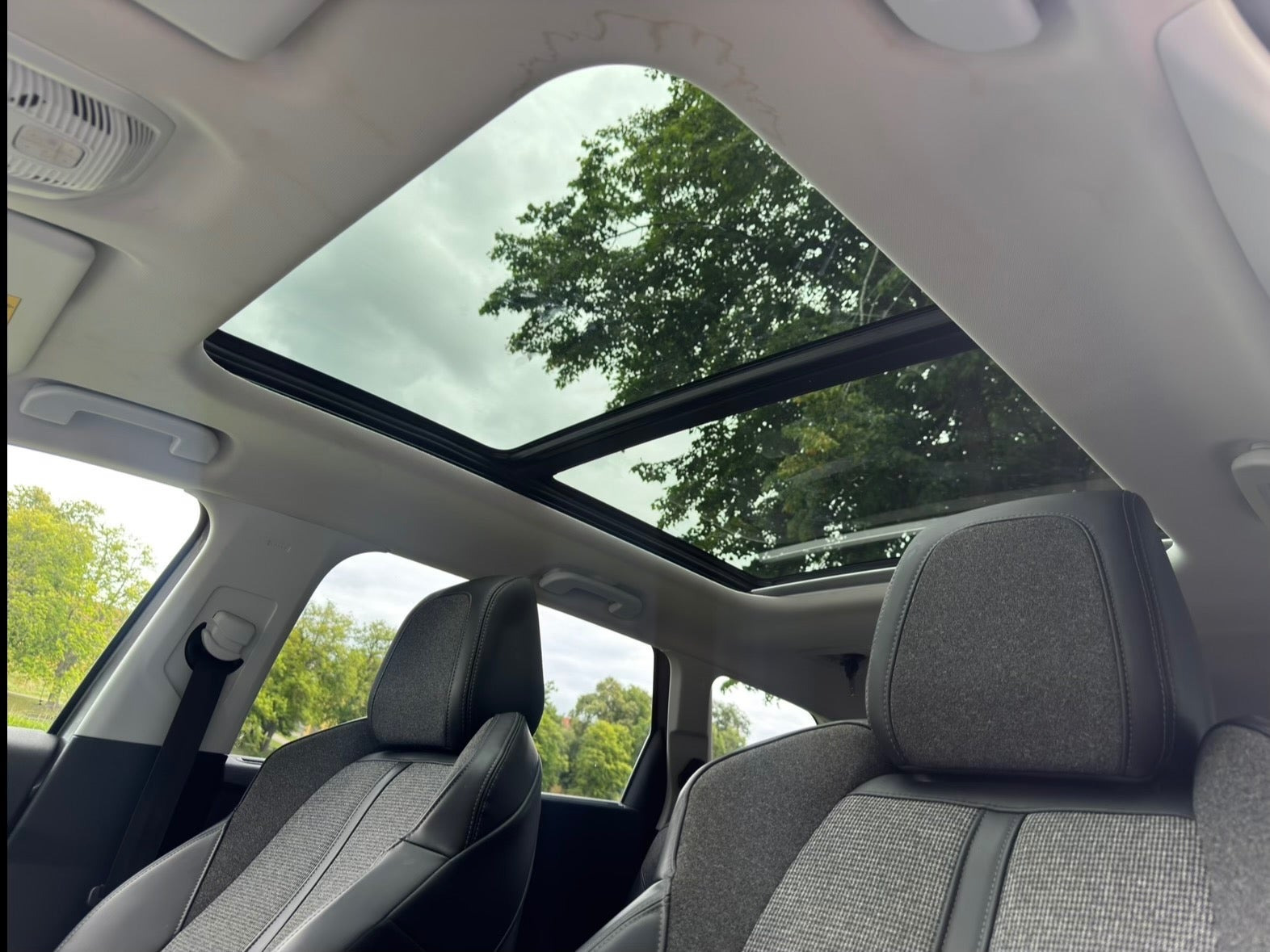 Grå Peugeot 5008 fra 2017
