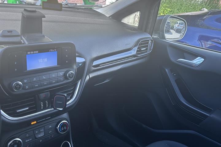 Grå Ford Fiesta fra 2017