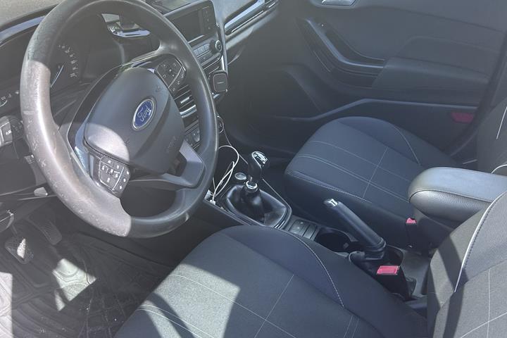 Grå Ford Fiesta fra 2017