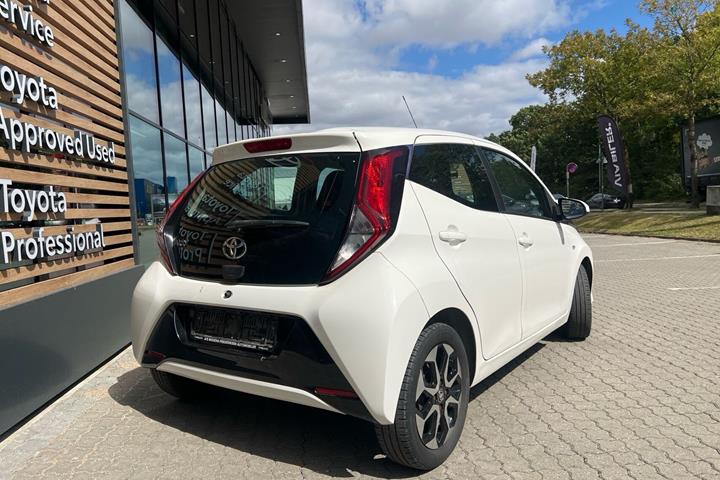Hvid Toyota Aygo fra 2019
