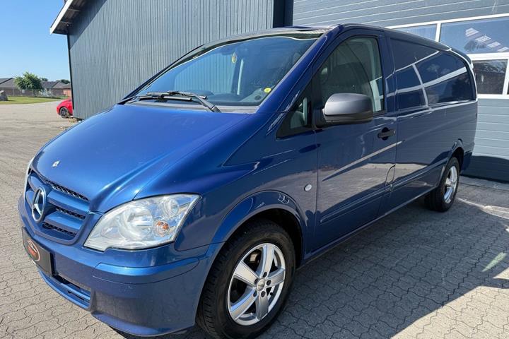 Blå Mercedes Vito fra 2012