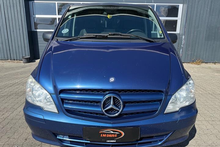 Blå Mercedes Vito fra 2012