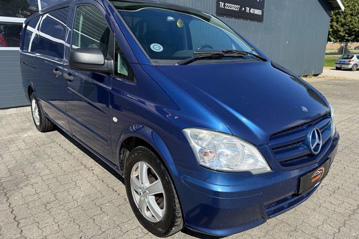 Blå Mercedes Vito fra 2012