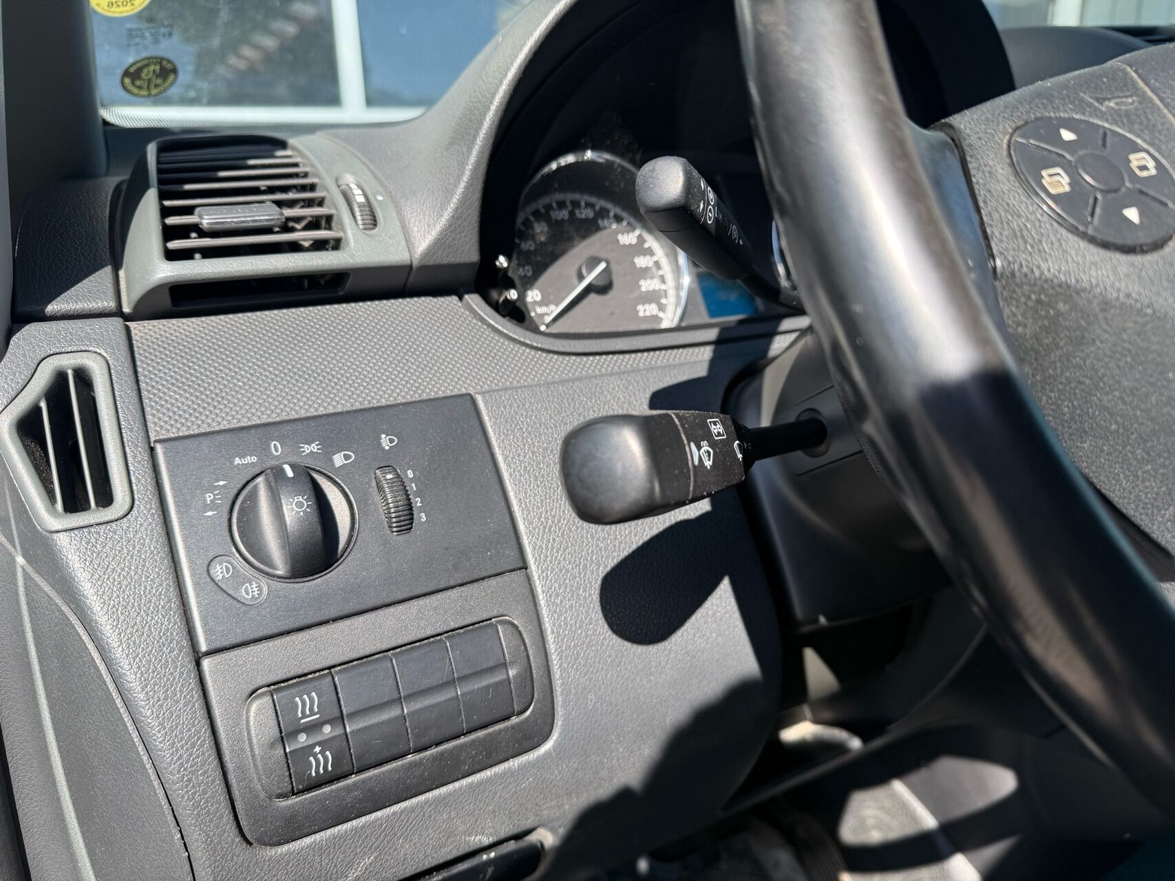 Blå Mercedes Vito fra 2012