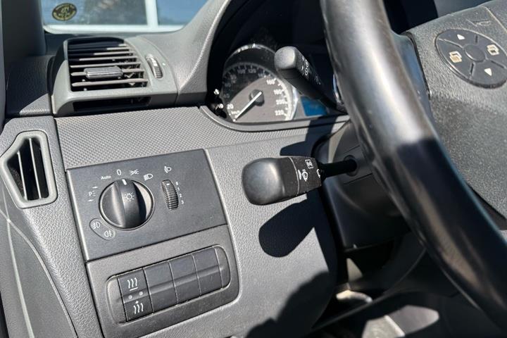 Blå Mercedes Vito fra 2012