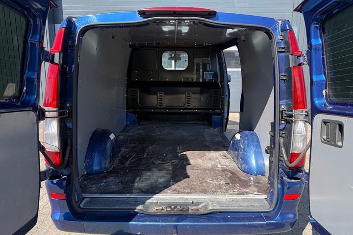 Blå Mercedes Vito fra 2012