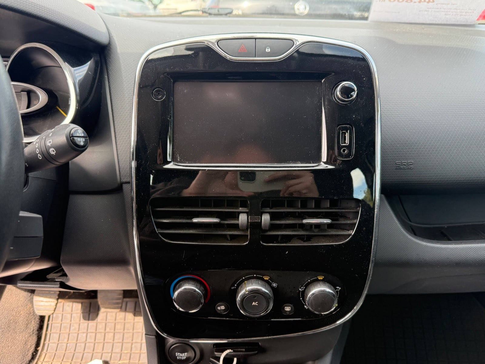 Grøn Renault Clio IV fra 2014