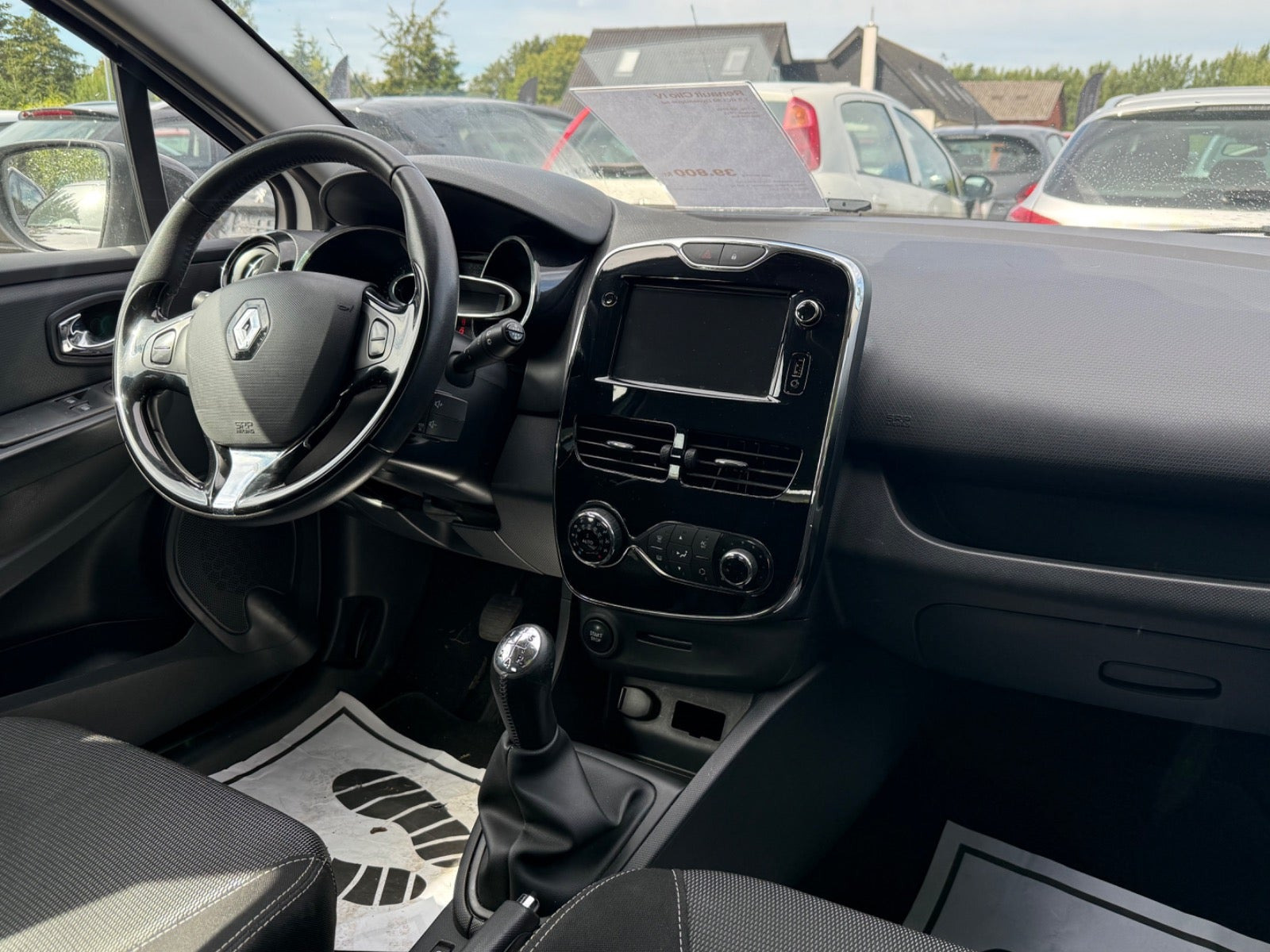 Grøn Renault Clio IV fra 2013