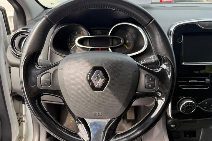 Grøn Renault Clio IV fra 2013