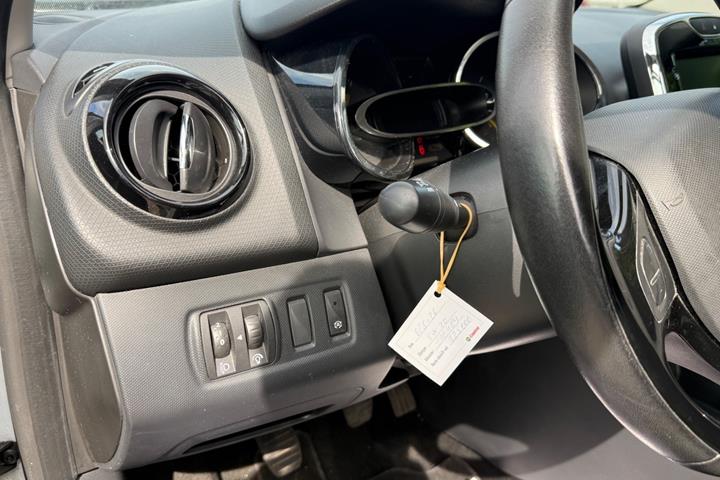 Grøn Renault Clio IV fra 2013