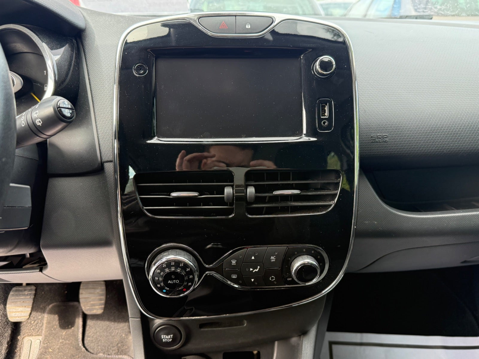 Grøn Renault Clio IV fra 2013