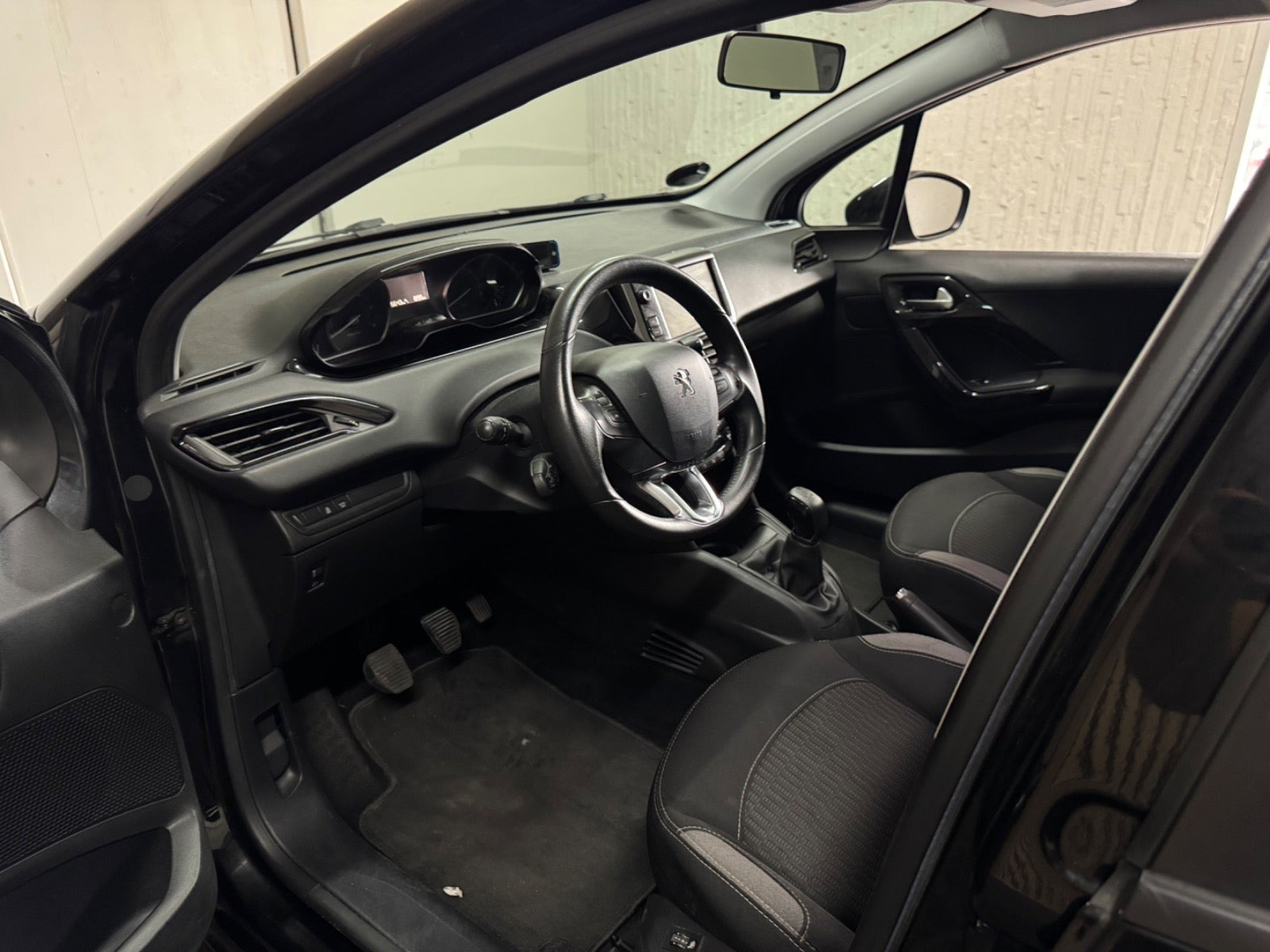 undefined Peugeot 208 fra 2016