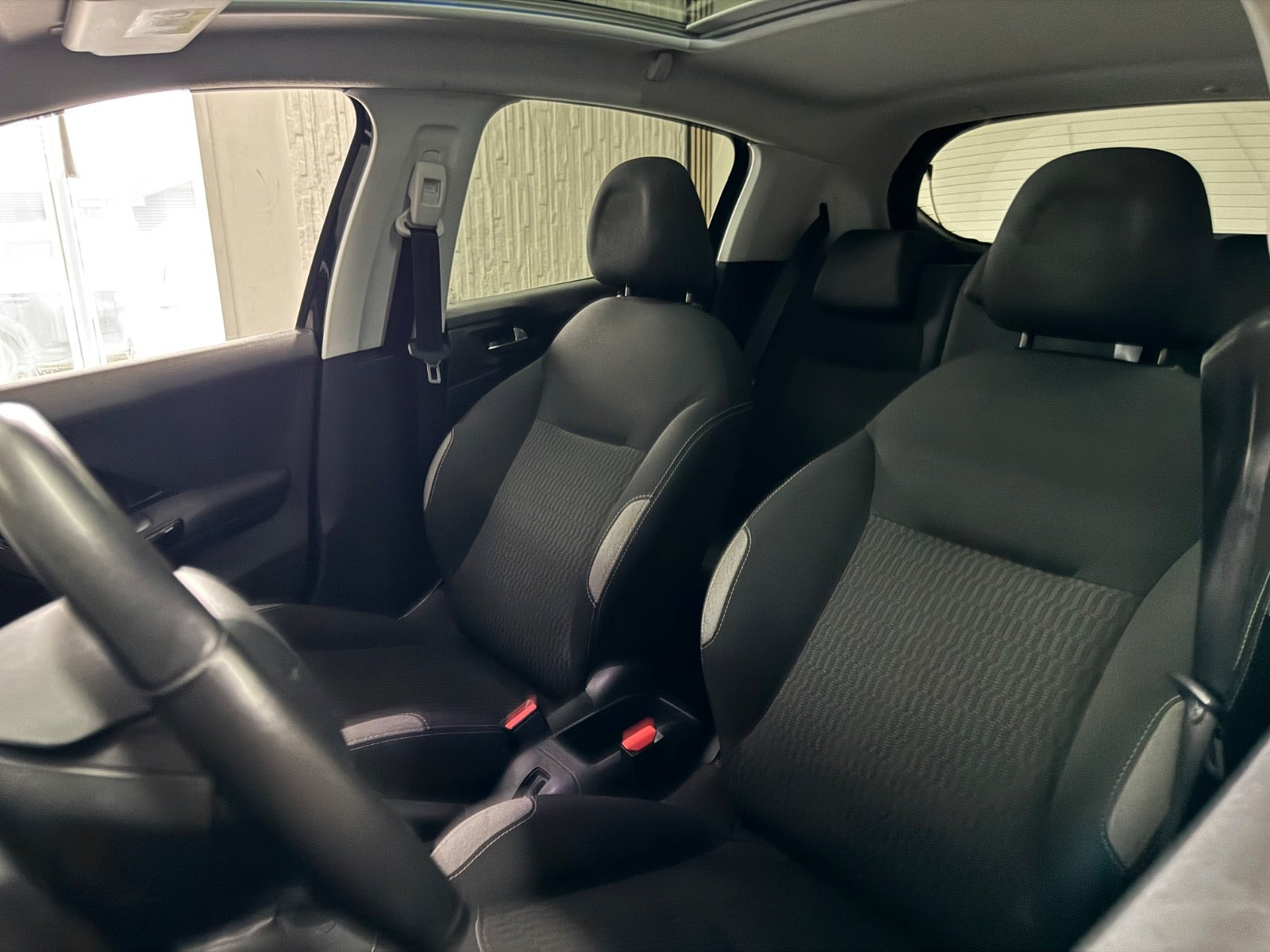 undefined Peugeot 208 fra 2016