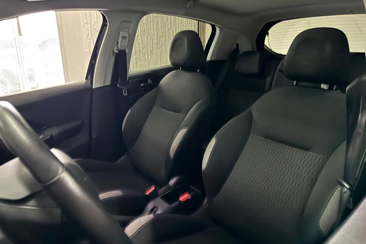 undefined Peugeot 208 fra 2016