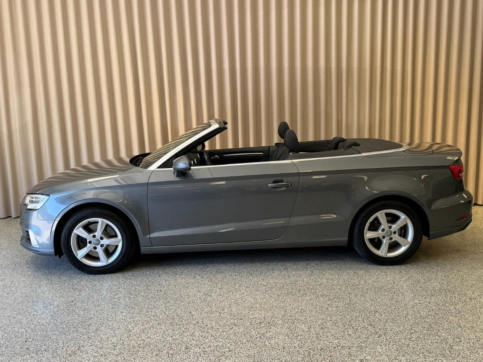 Grå Audi A3 fra 2019