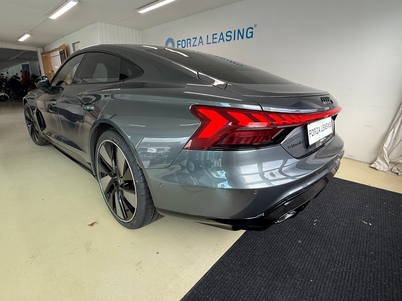 Grå Audi e-tron GT fra 2022