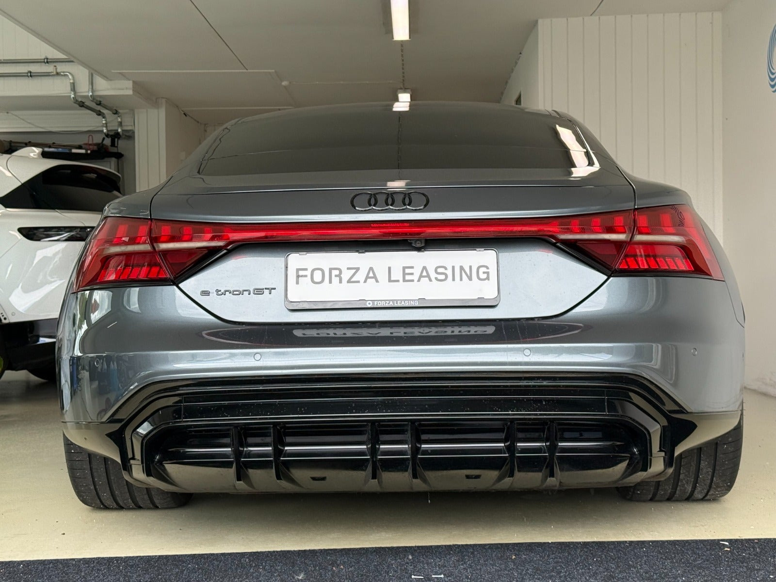 Grå Audi e-tron GT fra 2022
