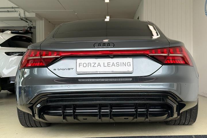Grå Audi e-tron GT fra 2022