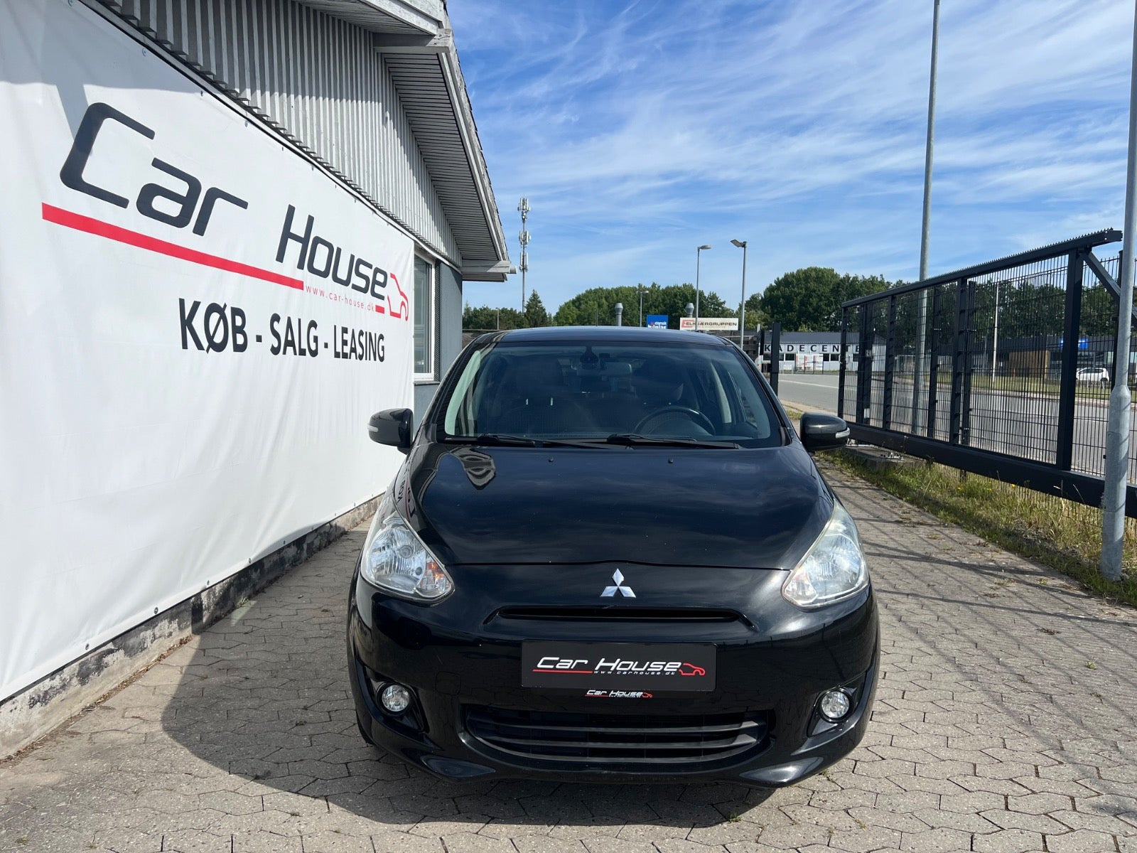 Sort Mitsubishi Space Star fra 2015