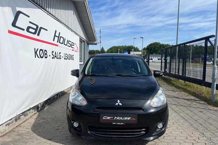 Sort Mitsubishi Space Star fra 2015