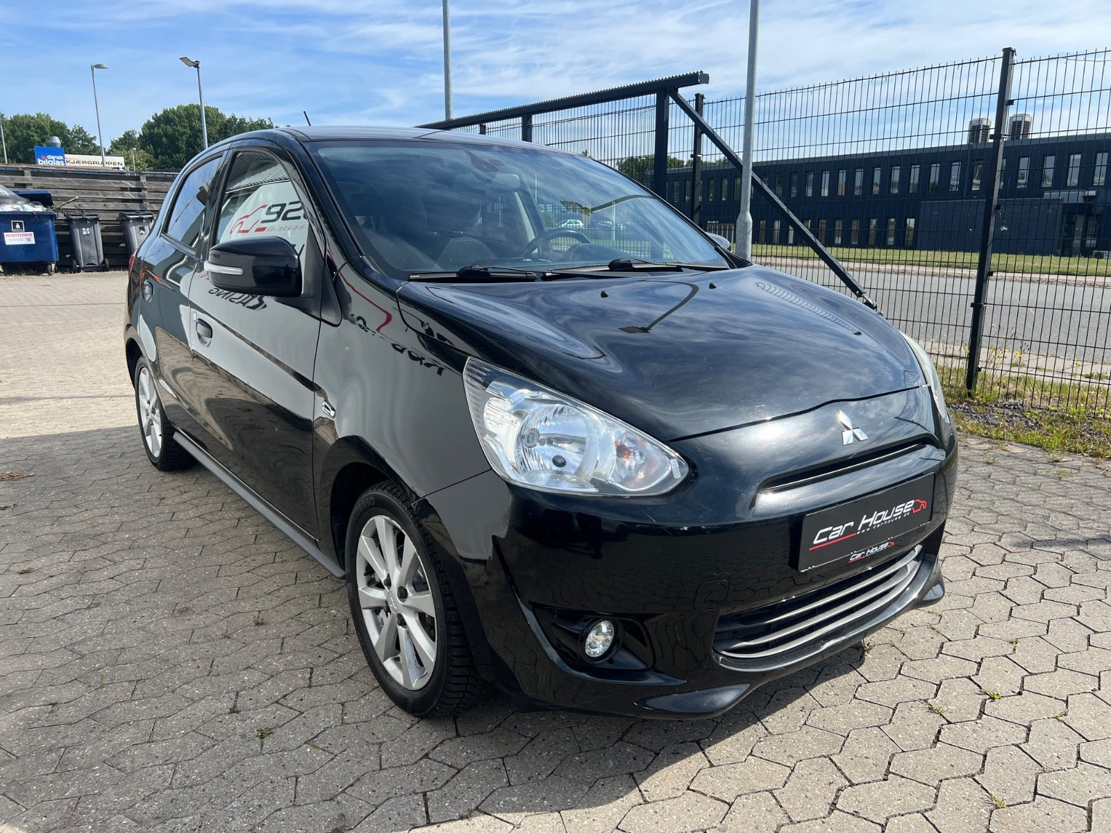 Sort Mitsubishi Space Star fra 2015