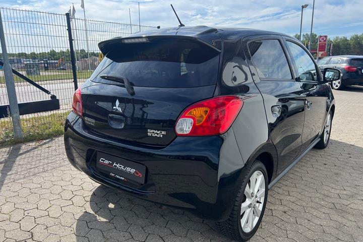 Sort Mitsubishi Space Star fra 2015