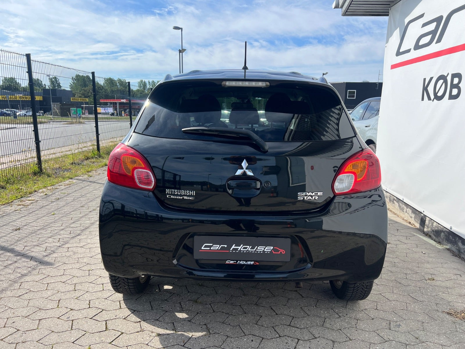 Sort Mitsubishi Space Star fra 2015