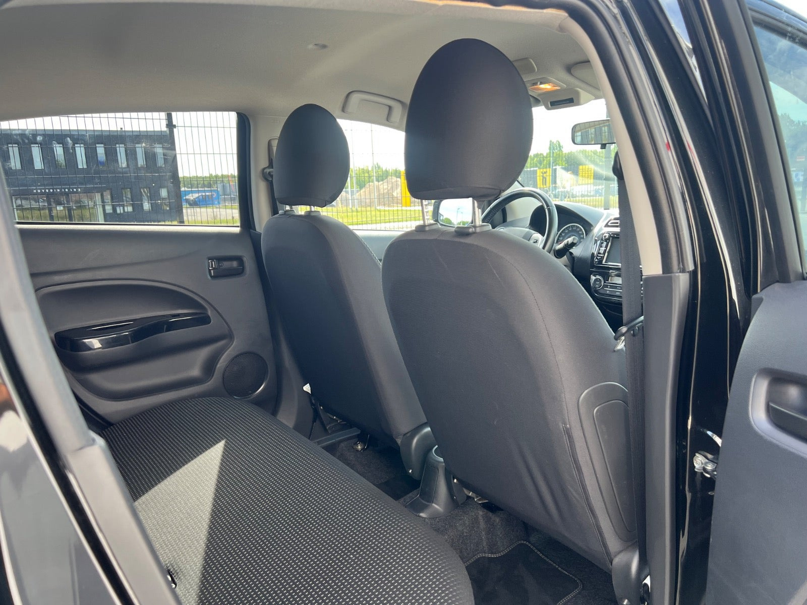 Sort Mitsubishi Space Star fra 2015