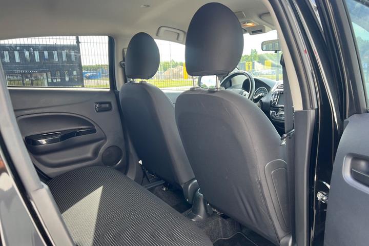 Sort Mitsubishi Space Star fra 2015