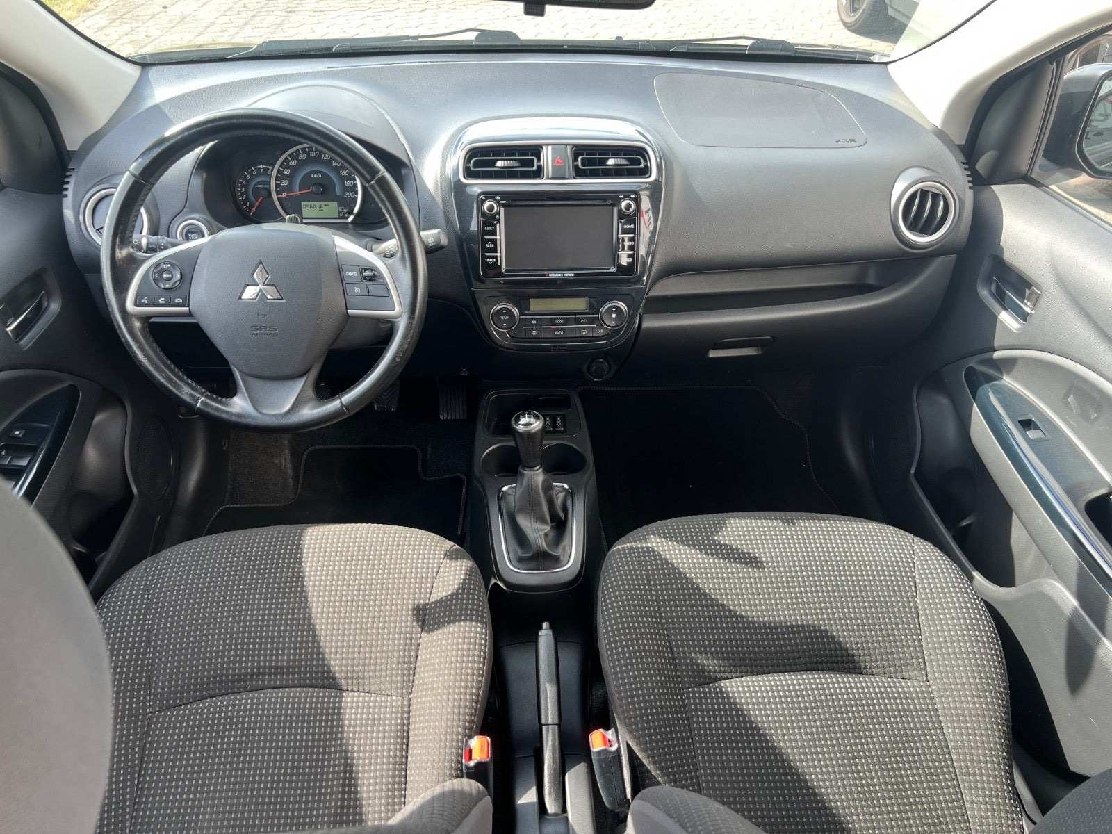 Sort Mitsubishi Space Star fra 2015