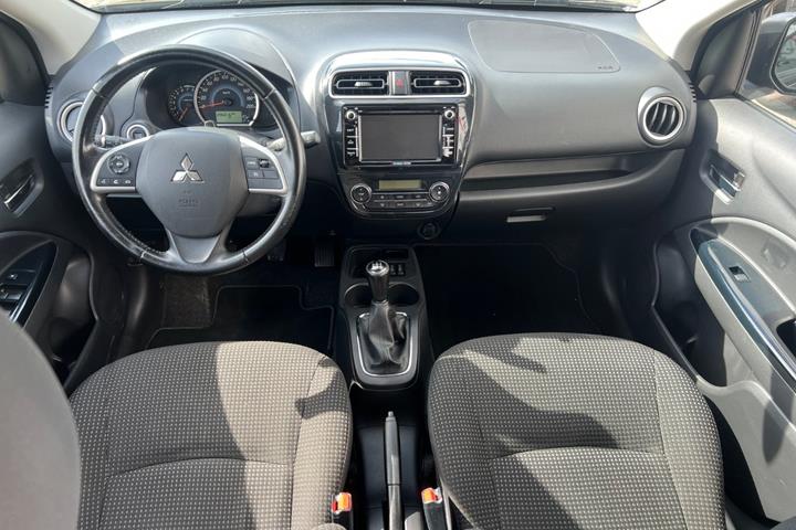 Sort Mitsubishi Space Star fra 2015