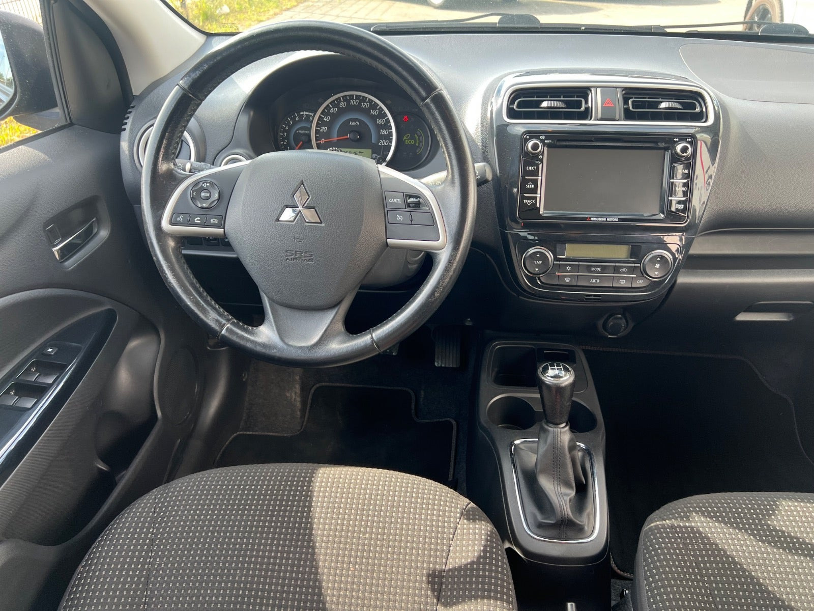 Sort Mitsubishi Space Star fra 2015