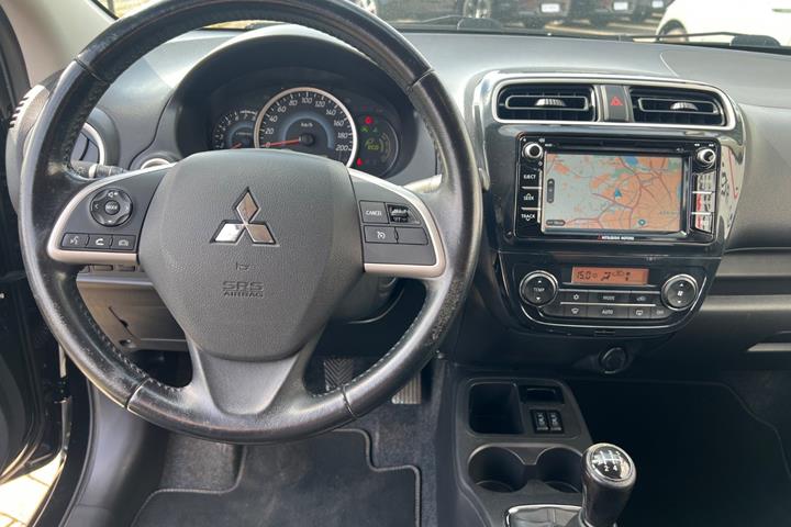 Sort Mitsubishi Space Star fra 2015