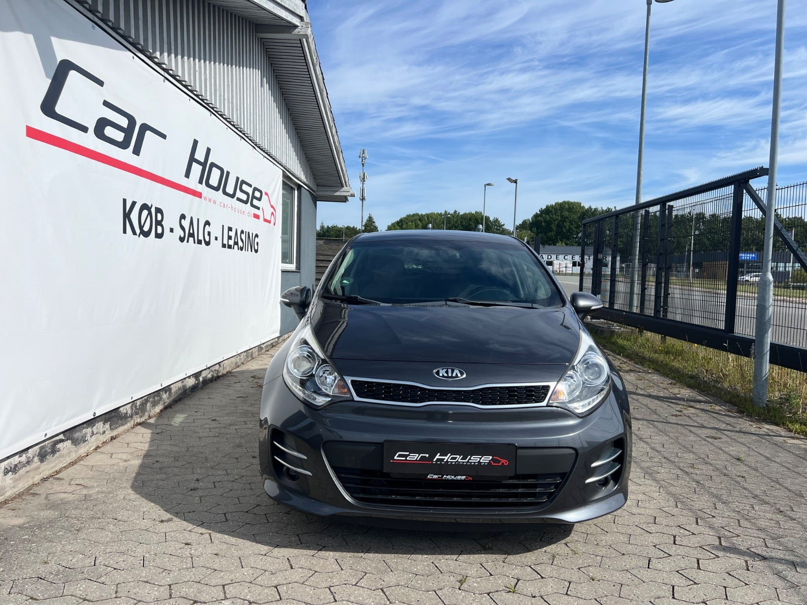 Grå Kia Rio fra 2016
