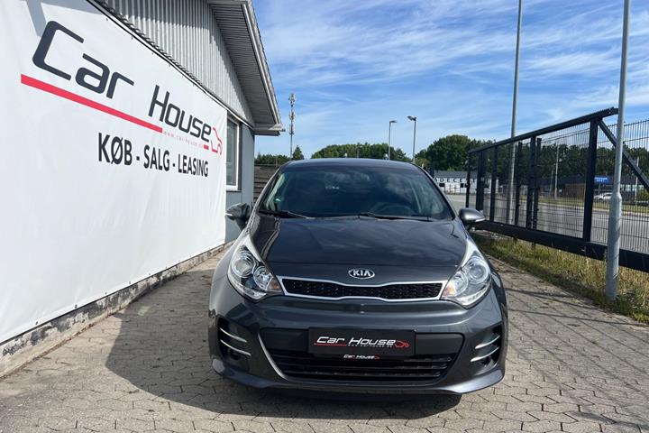 Grå Kia Rio fra 2016