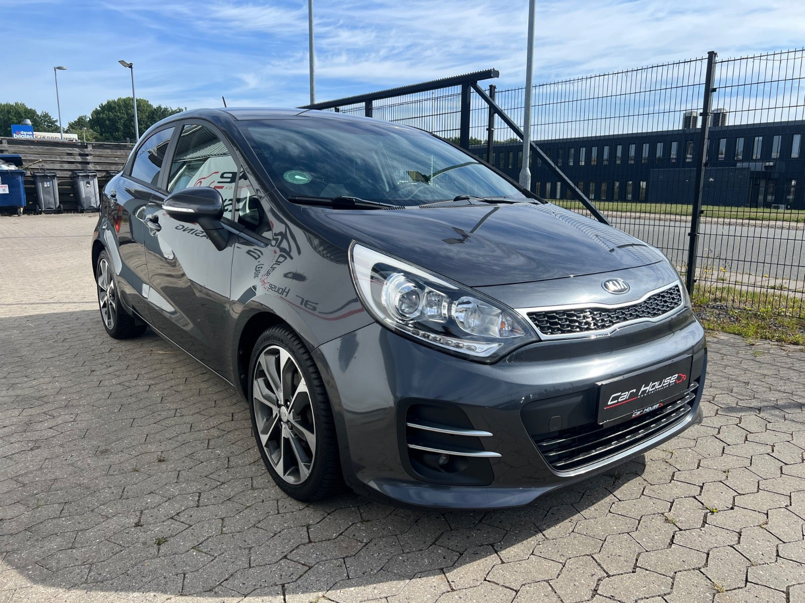 Grå Kia Rio fra 2016