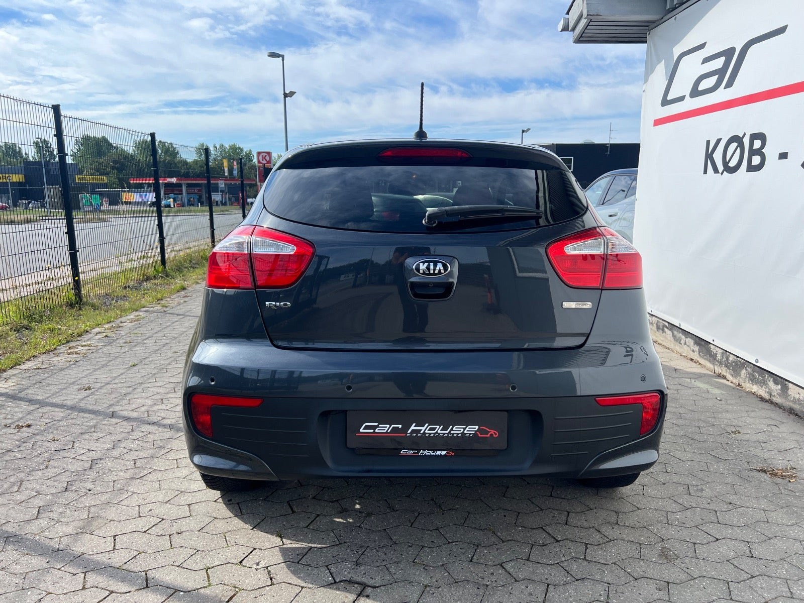 Grå Kia Rio fra 2016