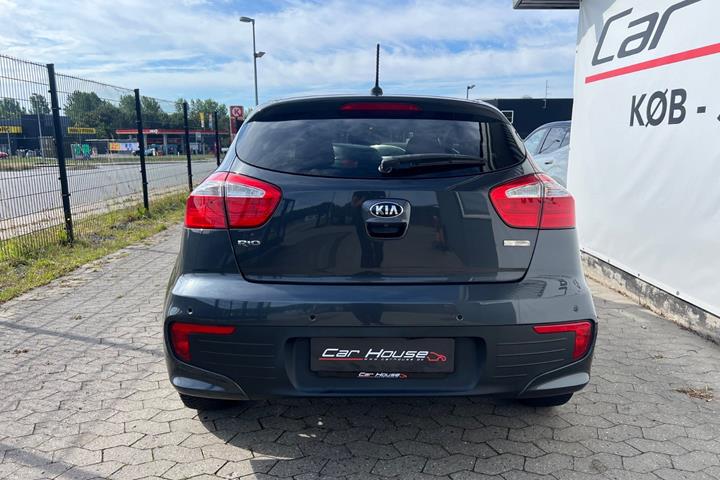 Grå Kia Rio fra 2016