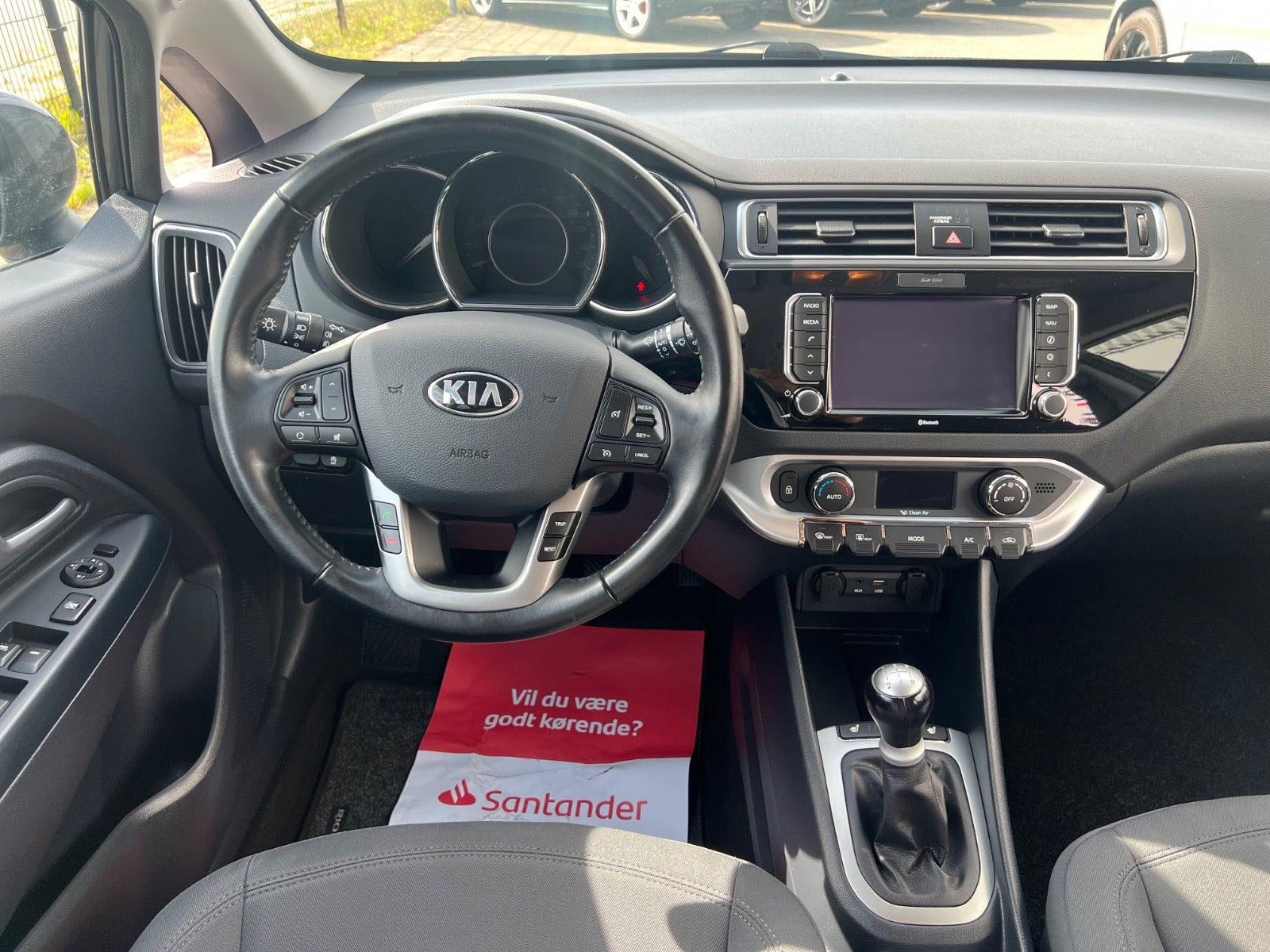 Grå Kia Rio fra 2016
