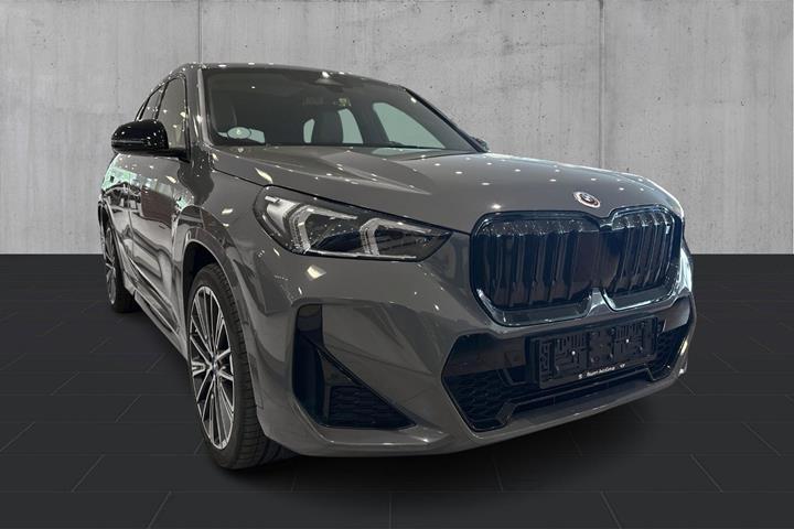 Grå BMW iX1 fra 2023