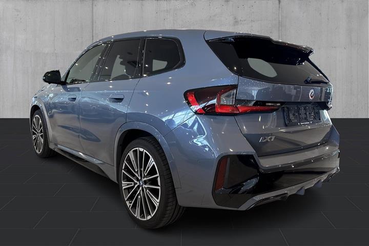 Grå BMW iX1 fra 2023