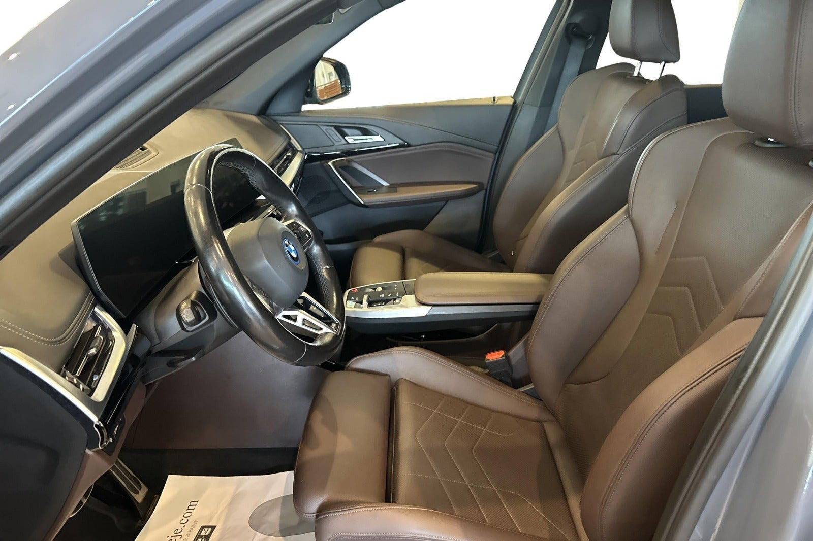Grå BMW iX1 fra 2023