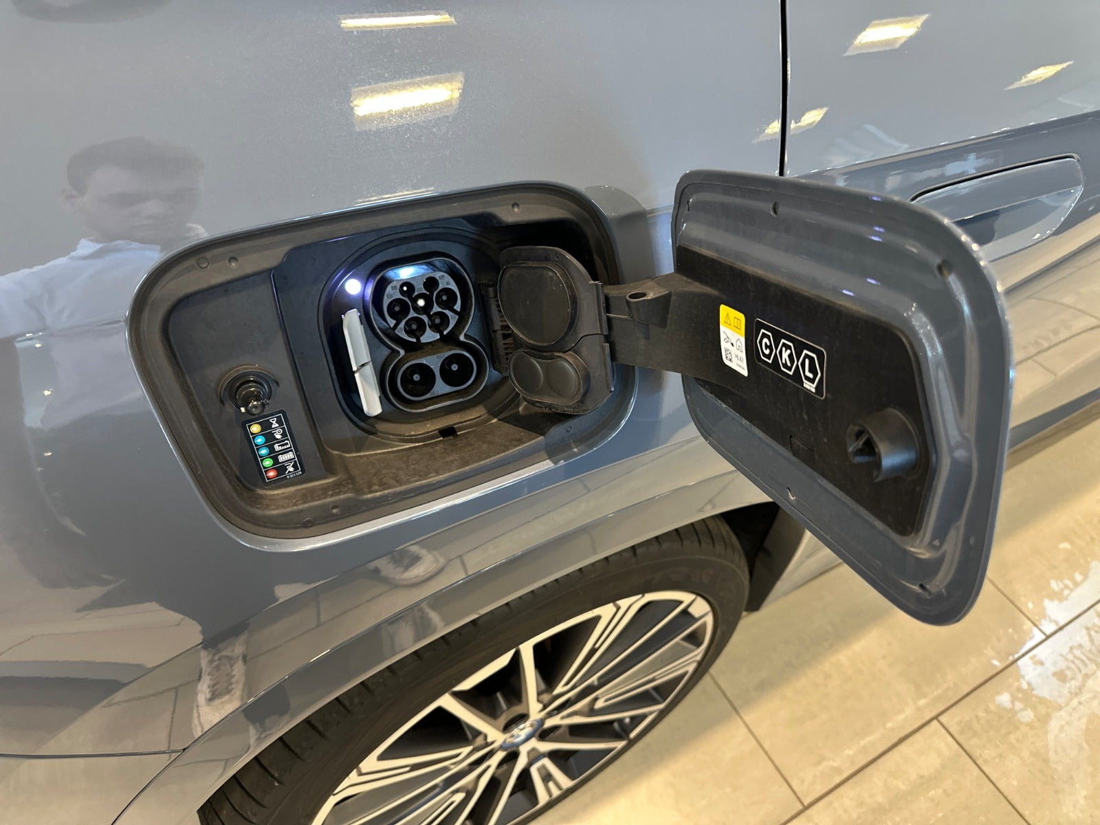 Grå BMW iX1 fra 2023