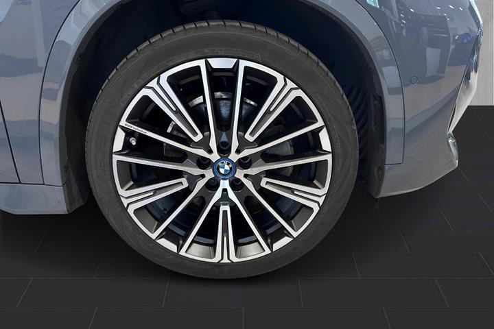 Grå BMW iX1 fra 2023