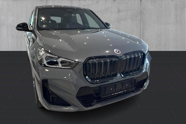 Grå BMW iX1 fra 2023