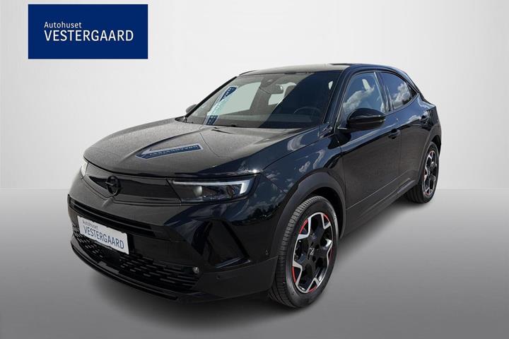 Sort Opel Mokka-e fra 2022 set udefra